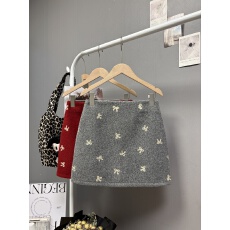 批发实拍 秋<b class='q'>冬</b>新款2026新年圣诞重工蝴蝶结刺绣毛呢半身裙甜妹a字短裙