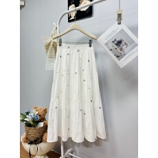 批发实拍 夏季新款韩系小清新花朵刺绣<b class='q'>半身</b>裙女甜美百搭a字中长款伞裙