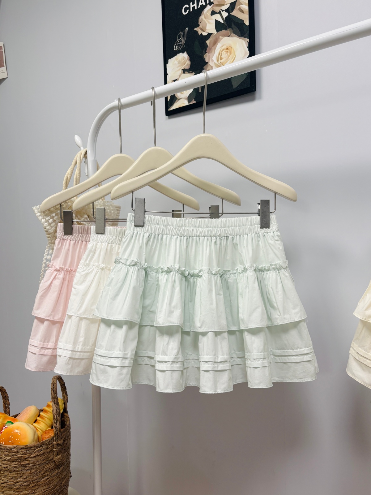 실사 여름 새로운 2026 한 부서 크림 반신 스커트 프릴 케이크 드레스 달콤함 연령 감소 면 미니 스커트