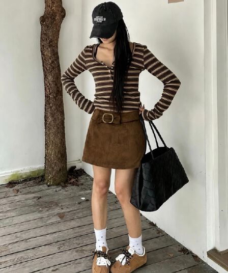 가을 새로운 한 부서 다용도 디자인 센스 포장 스타일 벨트 반신 스커트 미니멀리즘 슬림해 보이는 스웨이드 원단 한 마디 미니 스커트