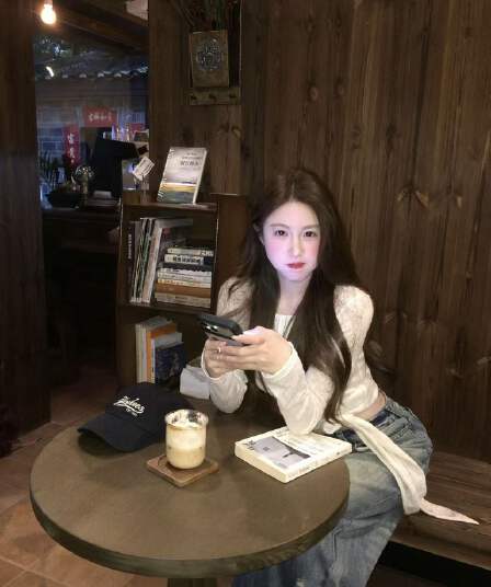 실사 정가 빛 산소 순간 라이 경기 서울 레이스 몸매 가꾸기 슬림해 보이는 맨위 여성 스트랩 헨리 긴팔 티셔츠