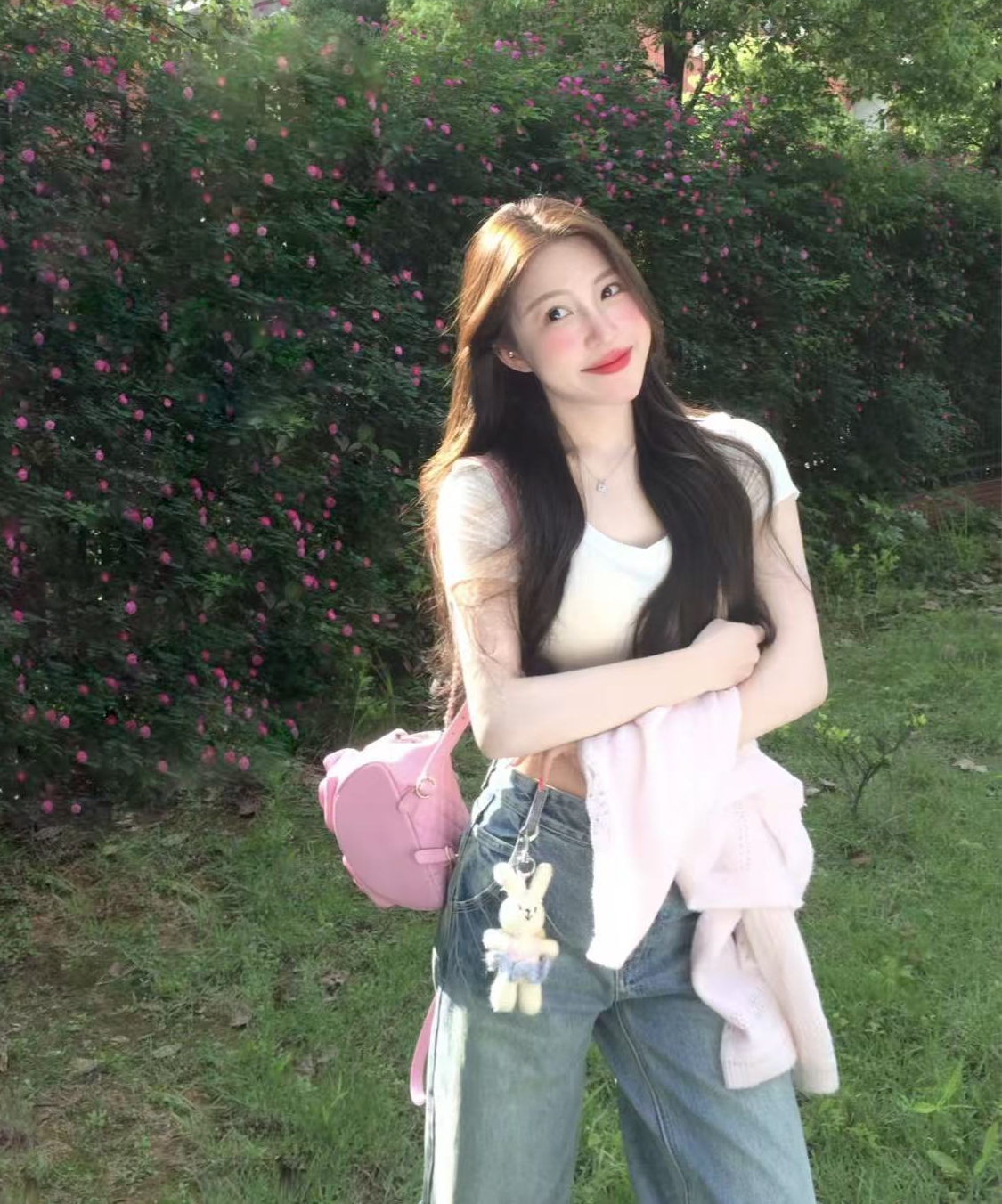 실사 정가 한 남자 몸 라이 경기 서울 반팔 티셔츠 여성 여름 일상 착용 가져 가라.