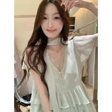 批发实价不减 韩系荷叶边蕾丝拼接V领短袖衬衫女夏季减龄裙摆上衣