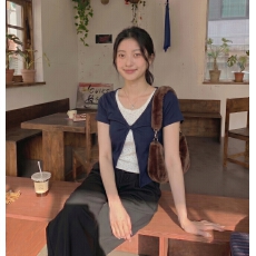 批发实拍实价 假两件短袖t恤女夏季2026年设计感<b class='q'>短款</b>修身显瘦小上衣