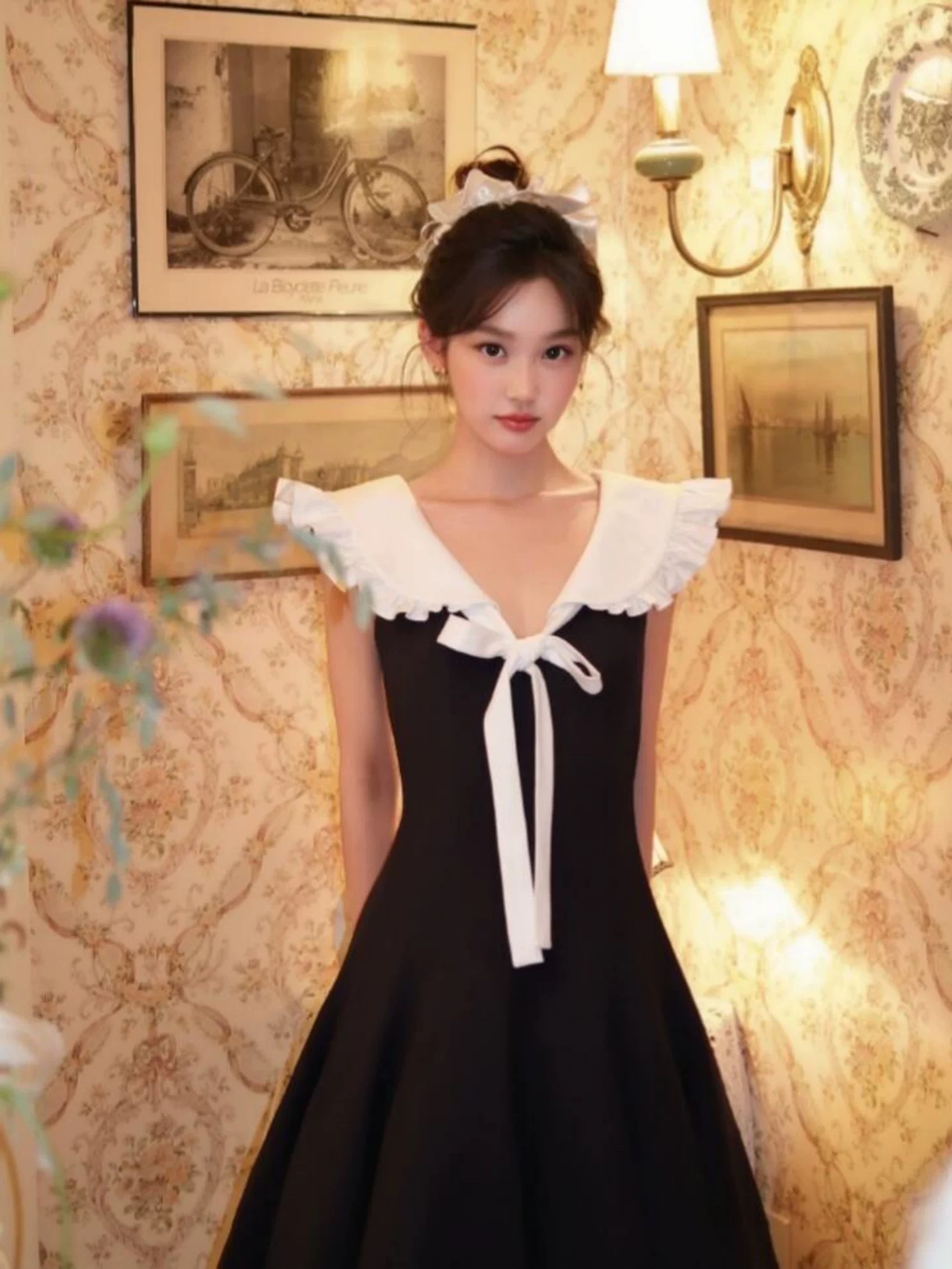 첸 토리노 같은 단락 프랑스식 해군 칼라 나비 매듭 드레스 허리 수축 슬림해 보이는 품격 명문 여성 중간 길이 스커트 작은 검은 드레스
