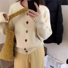 批发韩系彩扣设计感洋气针织开衫女2025秋冬新款宽松软糯百搭毛衣外套