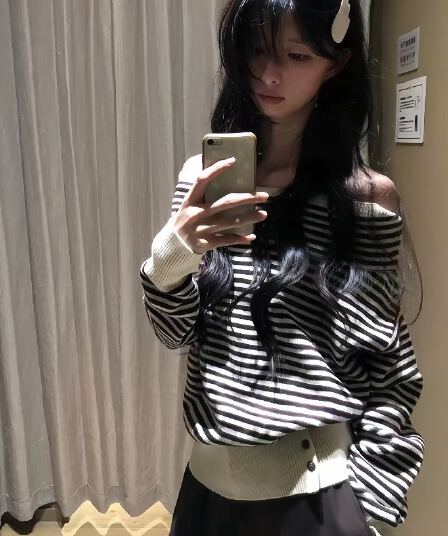 한 부서 이른 가을 분위기 센스 착용 가져 가라. 스트라이프 루즈핏 슬림해 보이는 오프숄더 니트 스웨터 스웨터 여자 가을 겨울 오프숄더 맨위
