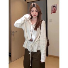 批发韩系设计感翻领镂空系带<b class='q'>针织</b>开衫女2026早春新款减龄显瘦百搭<b class='q'>罩衫</b>