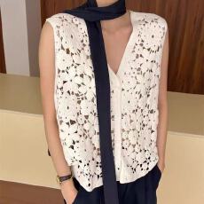 批发韩国杏色洋气优雅花纹复古<b class='q'>镂空</b>钩花针织马甲女式四季新款