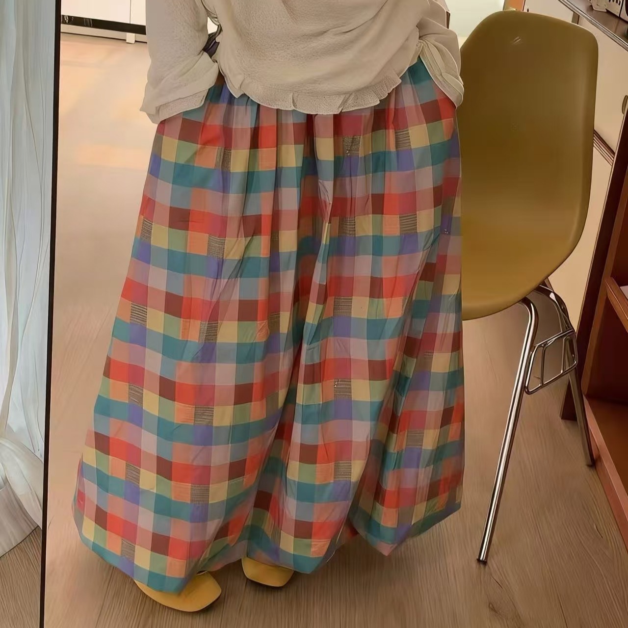 도파민 달콤함 색상 체크무늬 꽃밭 반신 스커트 여성 봄 2026 밴딩 하이웨이스트 슬림해 보이는 한 마디 빅 플레어 스커트