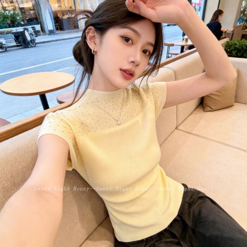 프랑스식 하프 ~을 통해 반하이넥 작은 날다 소매 짠 셔츠 여성 2026 여름 새로운 무거운 작업 핫픽스 슬림해 보이는 품격 맨위