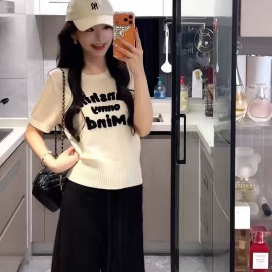작은 키 베이지 색 라운드 넥 알파벳 자수 니트 스웨터 여성 여름 얇은 스타일 반팔 풀오버 몸매 가꾸기 다용도 맨위