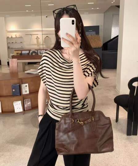 한 부서 디자인 센스 스트라이프 비스듬한 어깨 반팔 티셔츠 여성 여름 새로운 느긋한 루즈핏 슬림해 보이는 다용도 차가운 센스 맨위