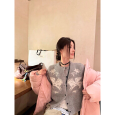 批发韩系复古针织开衫女秋冬穿搭小马提花毛衣外套宽松显瘦慵懒风上衣