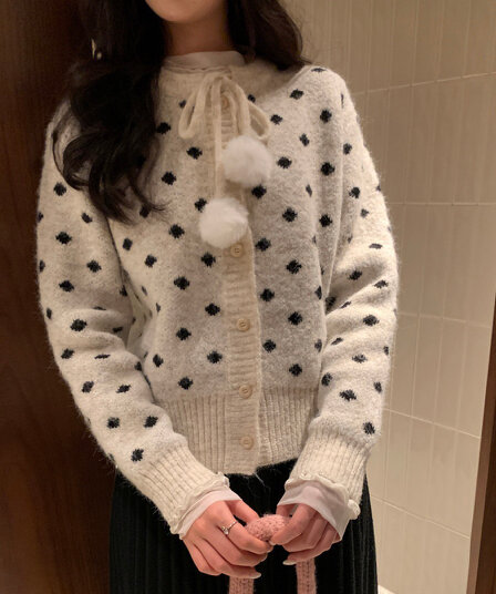 한 부서 라운드 넥 보온 스트랩 털 공 조금 스웨터 여자 가을 겨울철 새로운 싱글 줄 버튼 달콤함 연령 감소 니트 스웨터