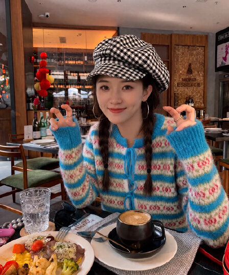 한 부서 우유 블루 색상 시스템 원본 스트라이프 자카드 앞여밈 니트 오픈 가디건 루즈핏 느긋한 바람 절묘한 맨위 배색