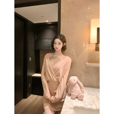 批发Hotdog 热狗很辣首尔恋人亮片<b class='q'>挂</b><b class='q'>脖</b>设计感针织包臀<b class='q'>连衣裙</b>短裙