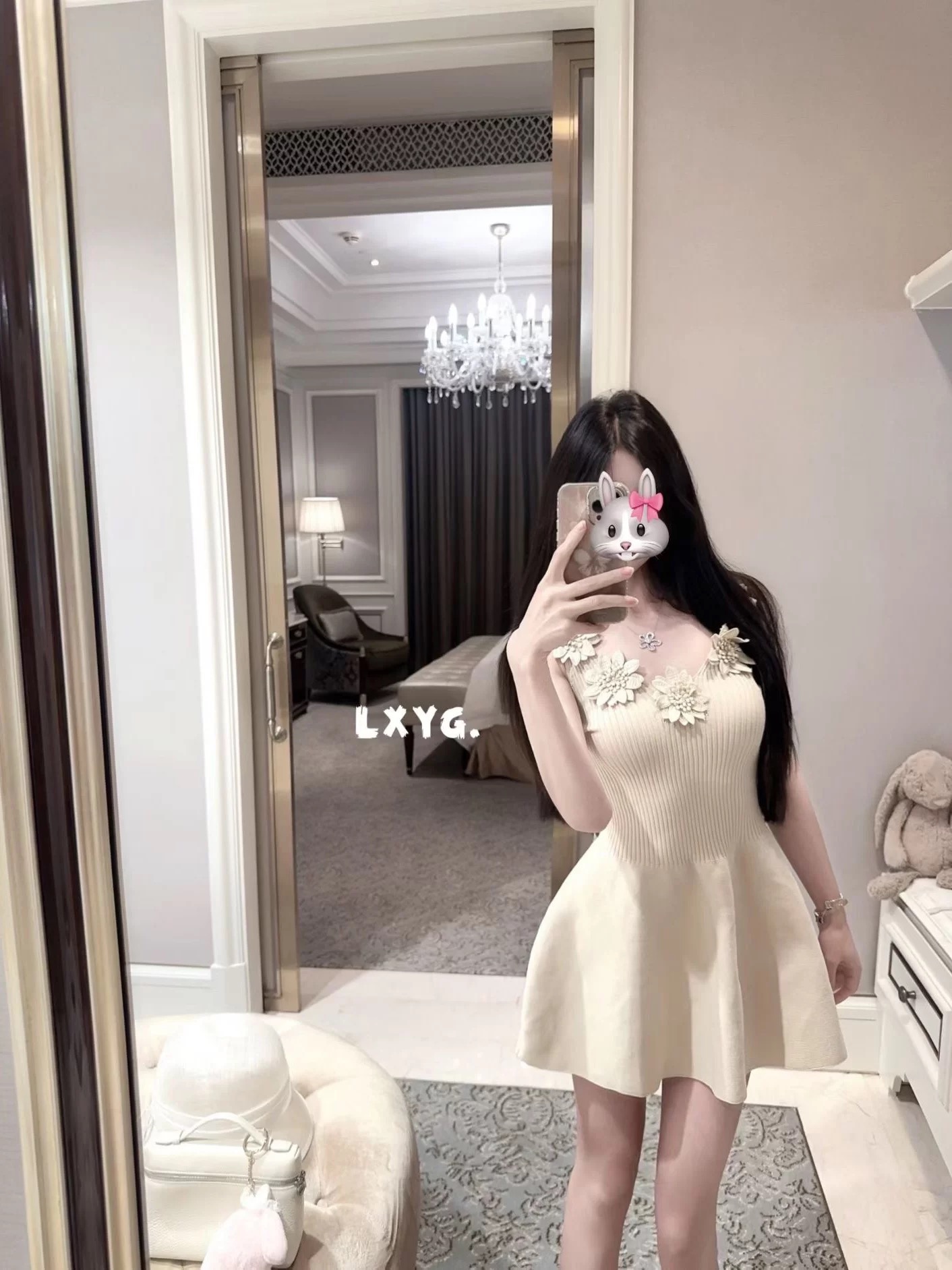 lxyg2026 여름 품격 3 차원 꽃 V넥 슬립 드레스 디자인 센스 꼬집기 허리 몸매 가꾸기 슬림해 보이는 니트 드레스