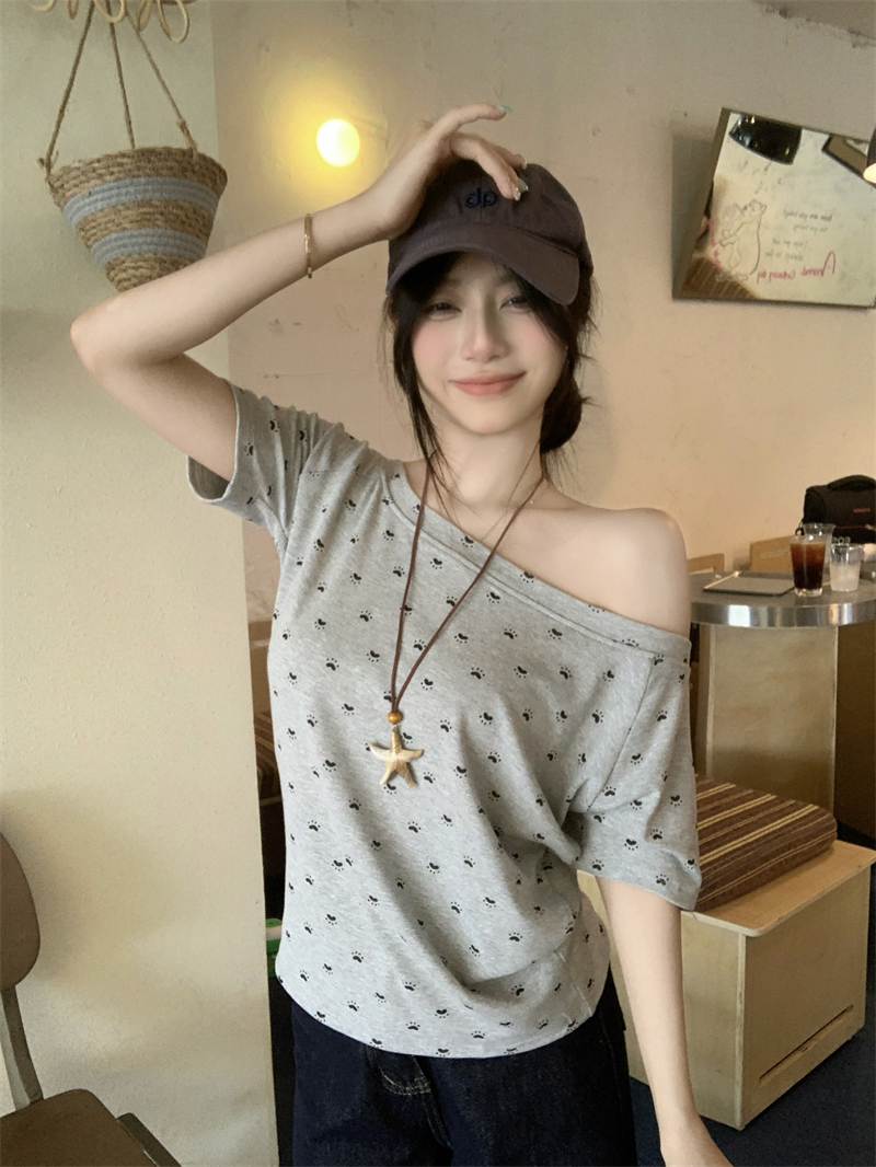MY11190# 灰色斜肩印花短袖T恤女夏季宽松露肩上衣女裝貨源服裝批發