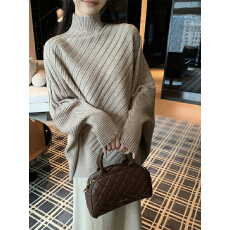 批发实拍 真实价 慵懒风不规则半高领<b class='q'>宽松</b>纸片人坑条蝙蝠袖针织衫女