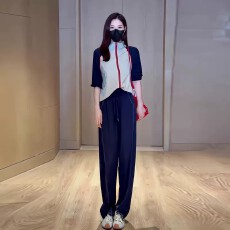 批发休闲<b class='q'>运动服</b>套装女2026新款春秋时尚洋气设计感撞色拉链<b class='q'>上衣</b>两件套