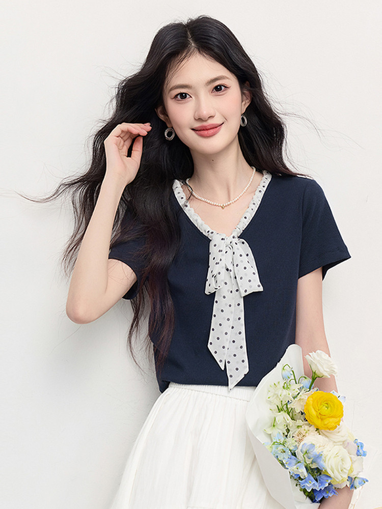 도트 무늬 나비 넥타이 V넥 티셔츠 여성 2026 여름 새로운 패션 캐주얼 긍정적 인 어깨 반팔 맨위