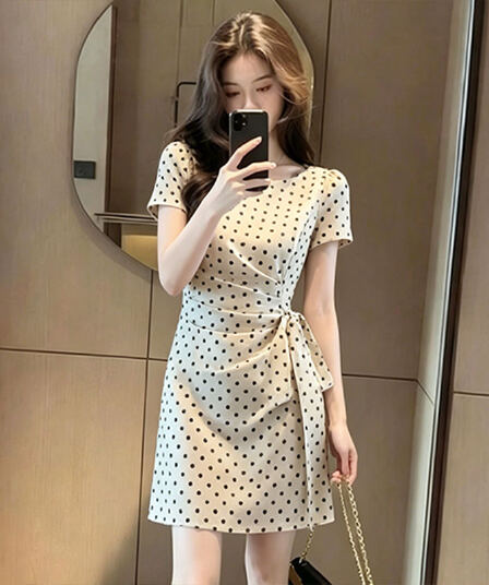 부드러운 바람 도트 무늬 여성 드레스 2026 여름 새로운 디자인 센스 레이스업 주름 품격 허리 수축 슬림해 보이는 A라인 스커트