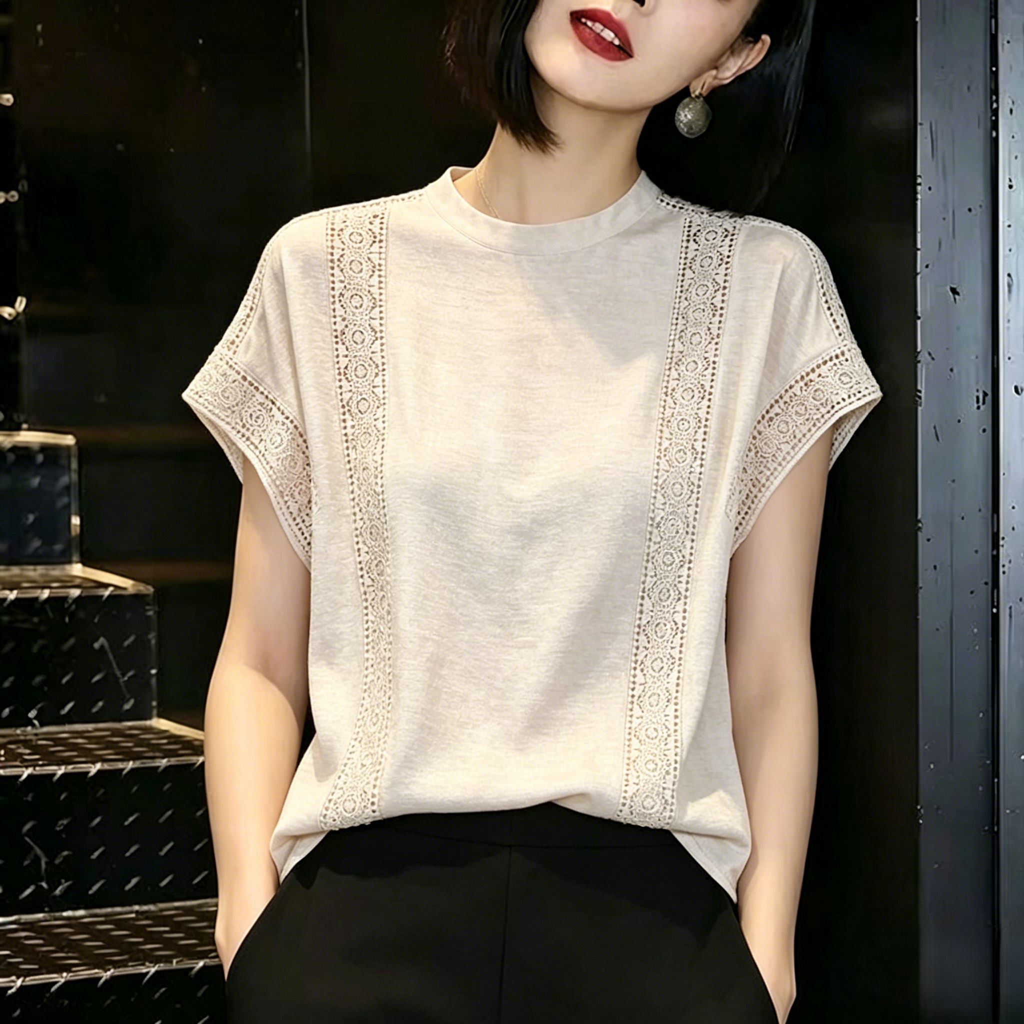2026 여름 새로운 패션 반팔 여성 셔츠 프랑스식 레이스 조각 홀로우 아웃 루즈핏 라운드 넥 맨위 품격 작은 셔츠