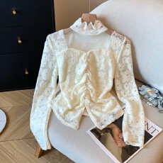 批发镂空挂脖褶皱方领蕾丝衬衫女秋设计感小众别致打底小衫<b class='q'>泡泡袖</b>上衣