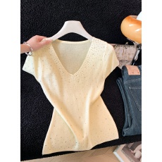 批发韩系V领烫钻设计感针织衫女2026夏季<b class='q'>新款</b>气质修身打底上衣