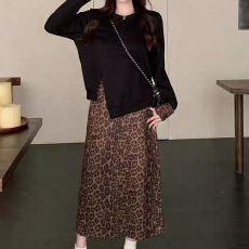 批发<b class='q'>女装</b>不规则长袖上衣豹纹半身裙长短裙<b class='q'>套装</b>早春秋两件套女