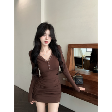 批发实拍秋冬韩版V领设计感超修身加厚性感包臀纯欲风褶皱打底<b class='q'>连衣裙</b>