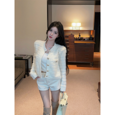 批发实拍秋冬慵懒风法式圆领拼接毛毛<b class='q'>短款</b>不规则外套<b class='q'>开衫</b>单排扣<b class='q'>针织</b>衫