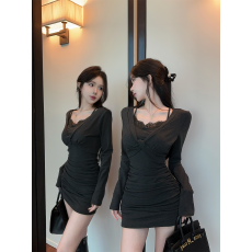 批发实拍秋冬纯欲风V领拼接<b class='q'>蕾丝</b>修身挂脖式加绒假两件性感包臀连衣裙