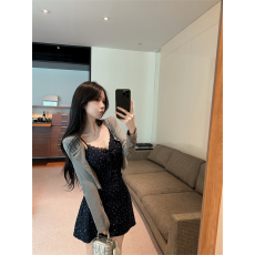 批发实拍春秋V领拼接花边修身花色吊带连衣裙+短款长袖开衫披肩两件套