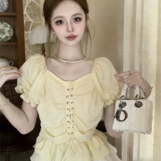 批发实拍法式上衣气质别致<b class='q'>夏</b>季新款小众设计泡泡袖甜美减龄短袖衬衫