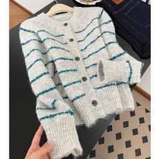 批发2025年白色韩系复古蓝条纹<b class='q'>针织</b>衫女秋冬慵懒<b class='q'>圆领</b><b class='q'>开衫</b>百搭宽松毛衣