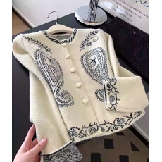 批发复古提花圆领长袖<b class='q'>针织</b>毛衣开衫外套女短款2025新款设计感小众上衣