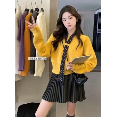 批发<b class='q'>北极</b><b class='q'>绒</b> 有送飘巾 法式气质v领波点丝巾领带套头毛衣针织衫