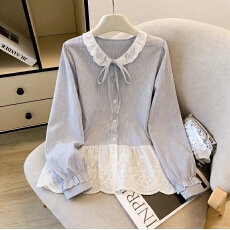 批发蓝色条纹娃娃领正肩<b class='q'>衬衫</b>女2026早春新款蕾丝花边下摆漂亮上衣