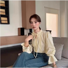 批发木耳边法式独特<b class='q'>长袖</b><b class='q'>衬衫</b>女早秋新款设计感别致上衣潮