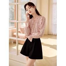 批发粉色<b class='q'>长袖</b><b class='q'>衬衫</b>女2026春季新款法式<b class='q'>衬衣</b>爱心正肩木耳领系带上衣