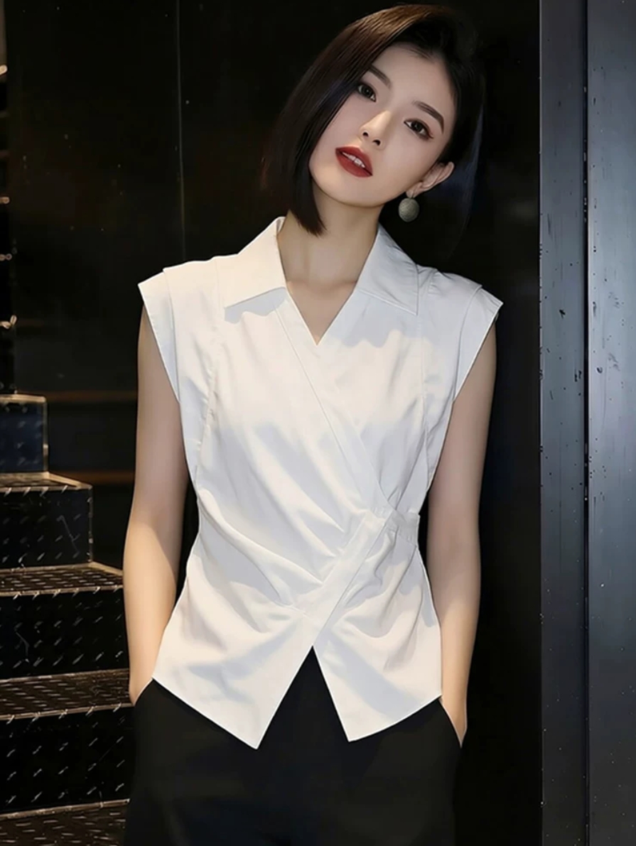 캐주얼 바람 품격 폴로 칼라 민소매 여성 셔츠 불규칙 디자인 센스 허리 수축 맨위 2026 여름 새로운 셔츠