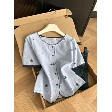 批发设计感圆领撞色花朵刺绣衬衫女夏季洋气时尚条纹上衣