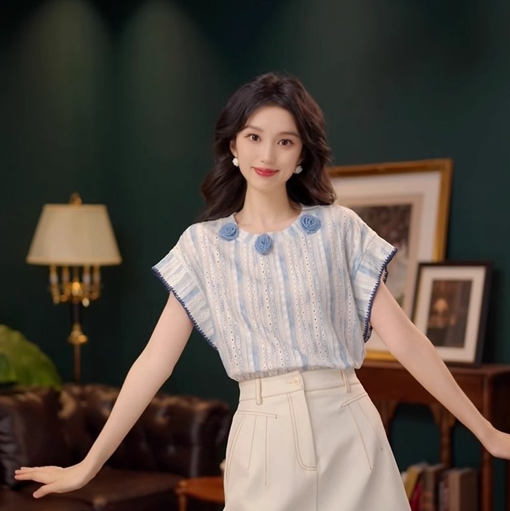 항구 바람 레트로 반팔 여성 셔츠 2026 여름 새로운 달콤함 패션 연령 감소 디자인 센스 꽃 파란색 맨위