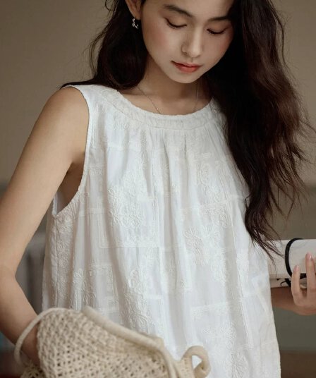 무거운 작업 엠보싱 자수 예술 분위기 화이트 휴가 루즈핏 작은 셔츠 면 100% 차가운 센스 조끼