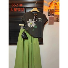 批发多巴胺时尚<b class='q'>套装</b>女2026夏季时尚减龄显瘦短袖T恤休闲阔腿裤两件套