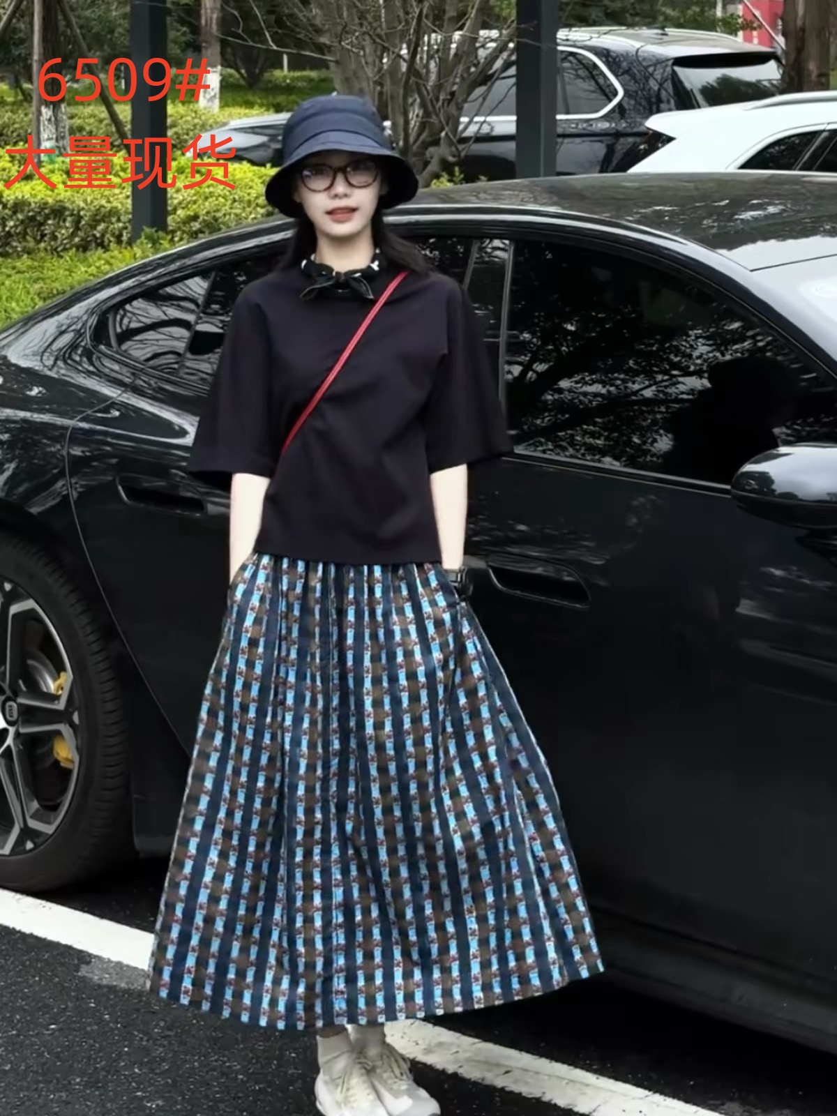 자이언트 잘 생긴 ~ 중 여름 느슨함 센스 착용 가져 가라. 한 부서 작은 키 검정색 반팔 티셔츠 꽃무늬 반신 치마 세트