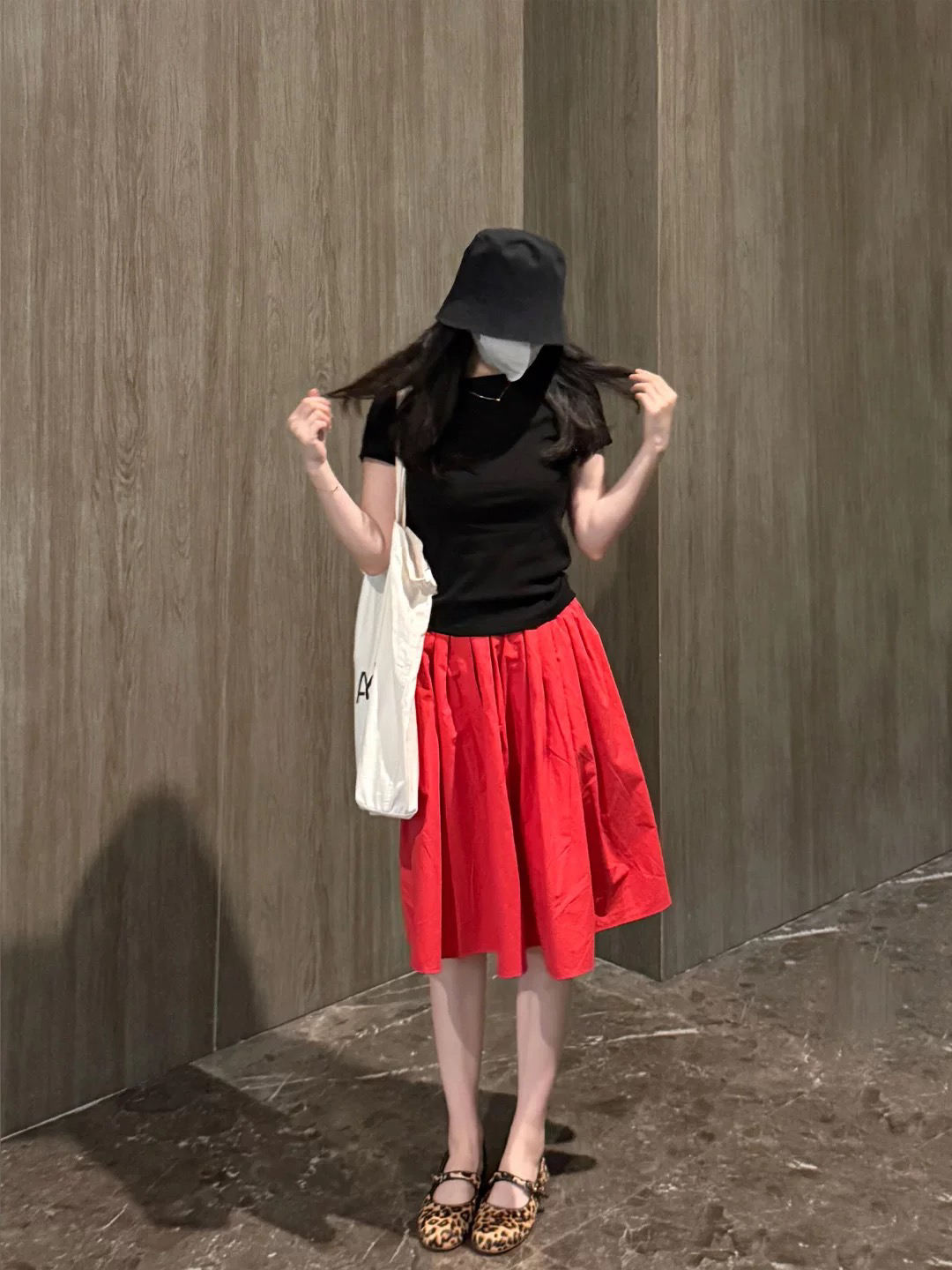 자이언트 잘 생긴 여름 드레스 전체 집합 느긋한 느슨함 센스 착용 가져 가라. 긍정적 인 어깨 반팔 티셔츠 빨간색 꽃밭 반신 치마 세트