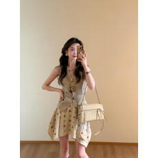 批发2026夏季新款<b class='q'>英伦</b><b class='q'>风</b>显瘦百搭马甲上衣女搭配半身裙气质两件套装女